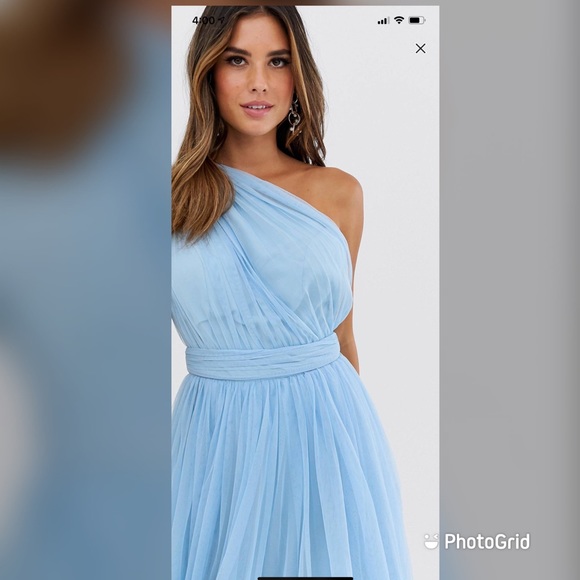 An evening gown - Picture 4 of 4